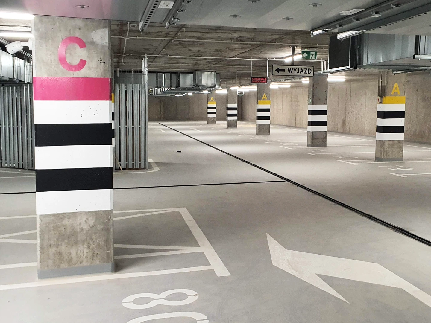 Oznakowanie poziome parkingów i garaży